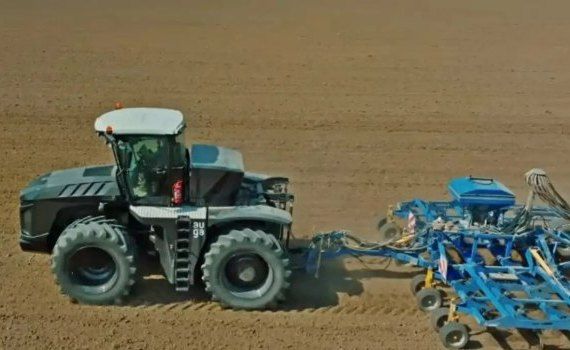 Инновационный литовский трактор Auga вышел в поле - agroexpert.md