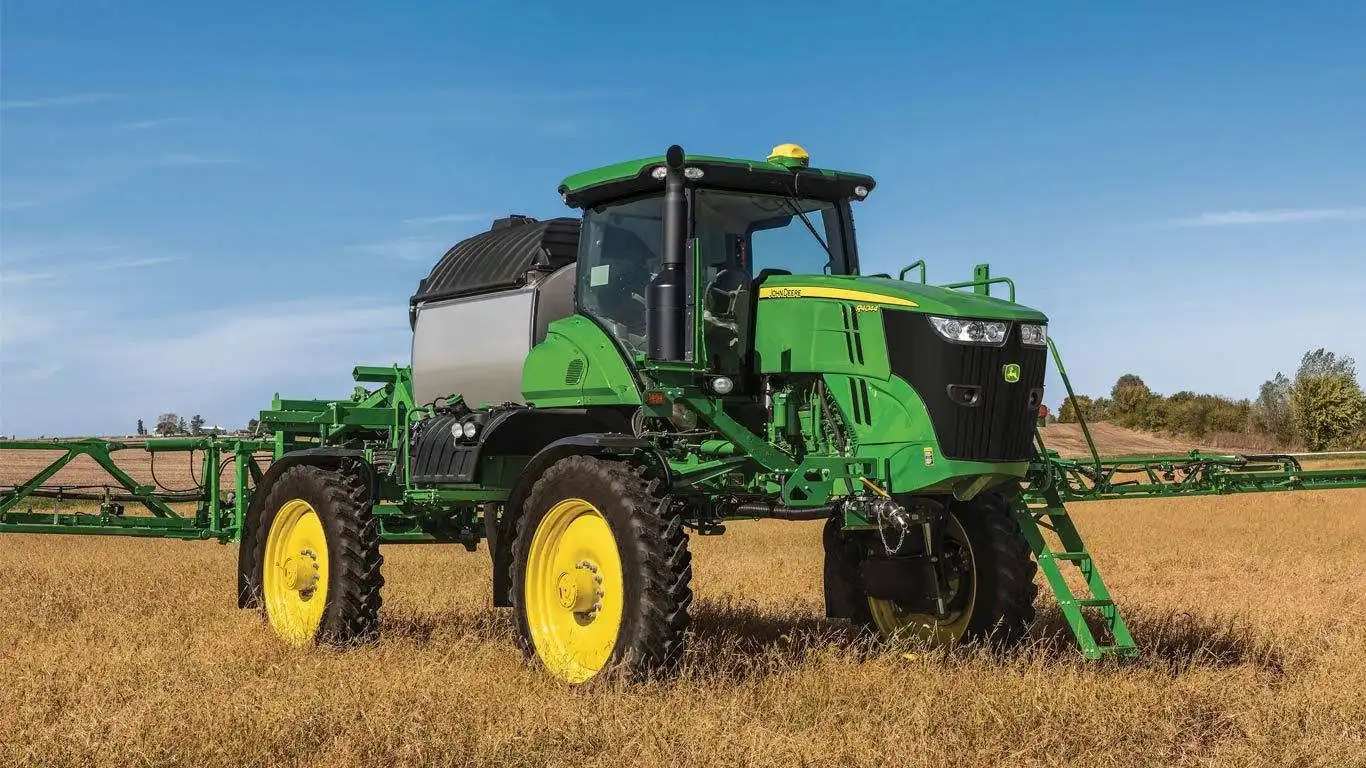 John Deere выводит на рынок новый мощный опрыскиватель