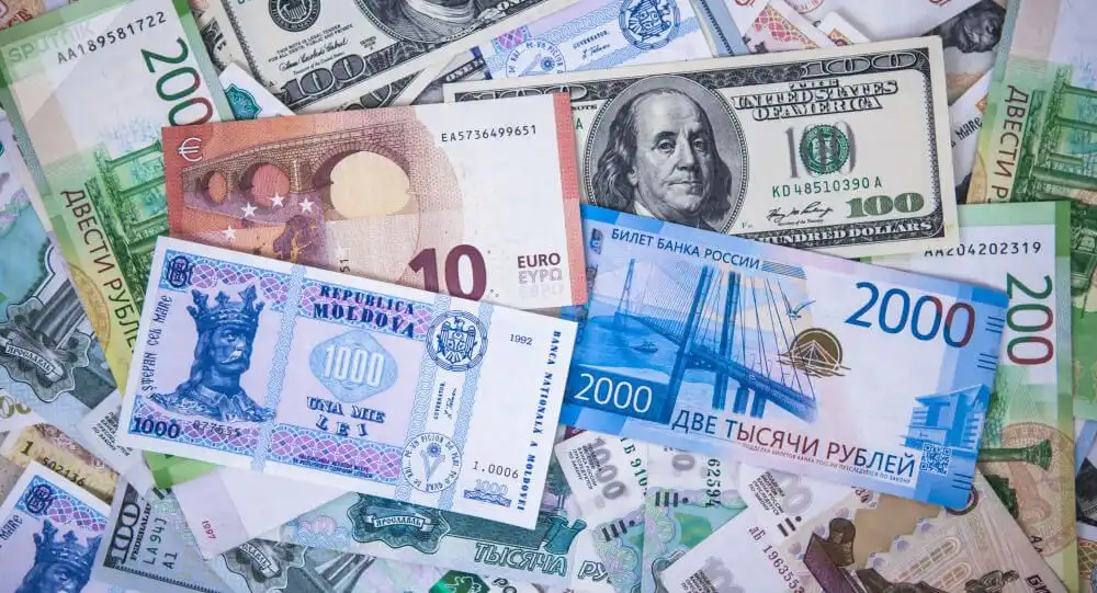Leul își continuă deprecierea vertiginoasă și se apropie de minimul ultimilor 5 ani
