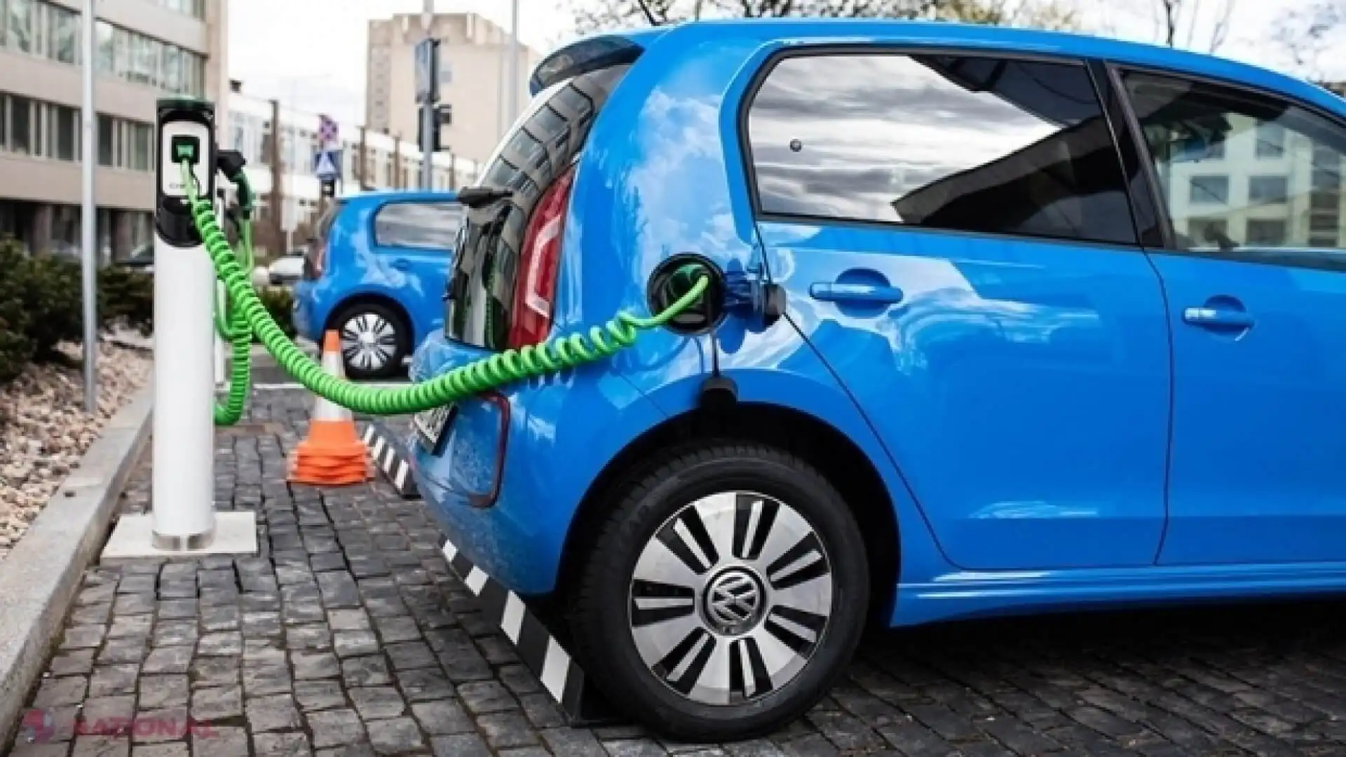 Comisia Europeană vrea să interzică vânzarea de noi automobile pe benzină şi motorină