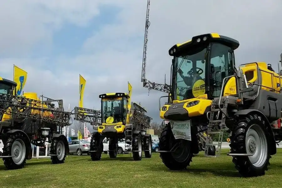 Deere&Company приобрела аргентинского производителя опрыскивателей и сеялок PLA