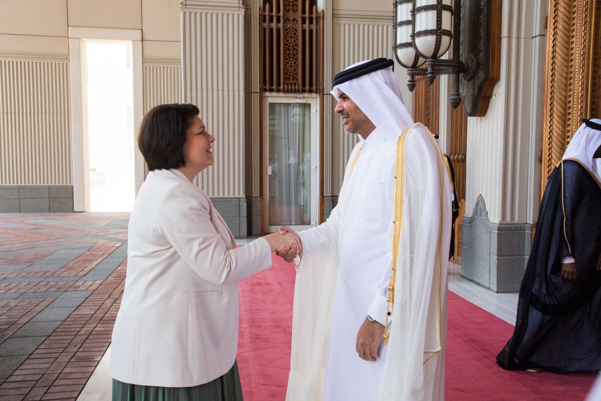 Катар главы правительства. Тамим Бин Хамад Аль Тани. Гаврилицэ с шейхом. Визит Эмира Катара в Кыргызстан. Одна ночь с шейхом читать