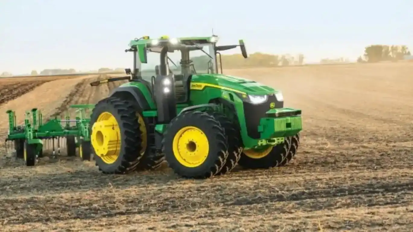 John Deere инвестирует в выпуск самоуправляемых тракторов
