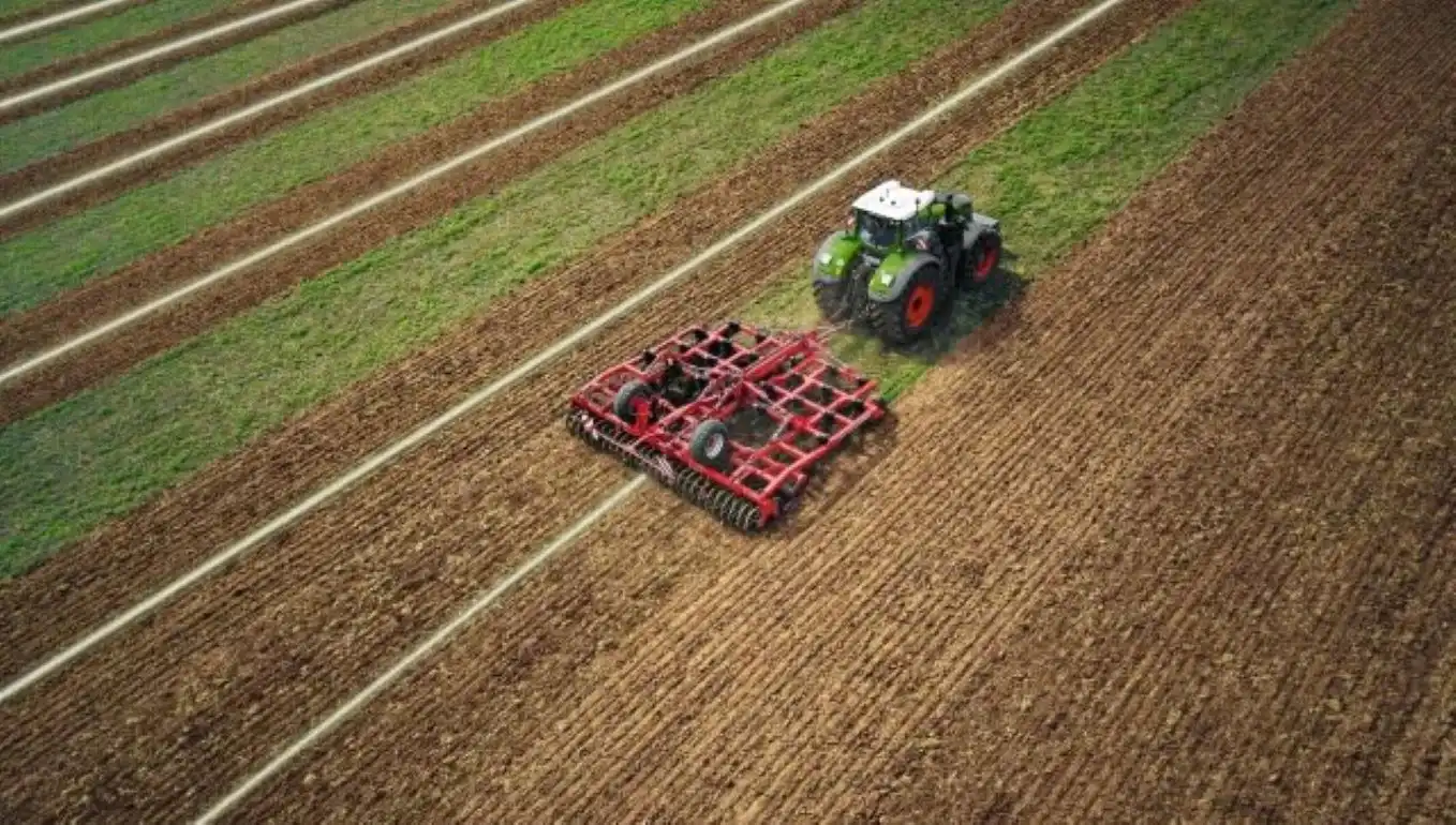 Fendt Contour Assistant: интеллектуальная функция в системе навигации Fendt VarioGuide, облегчающая вождение в поле.