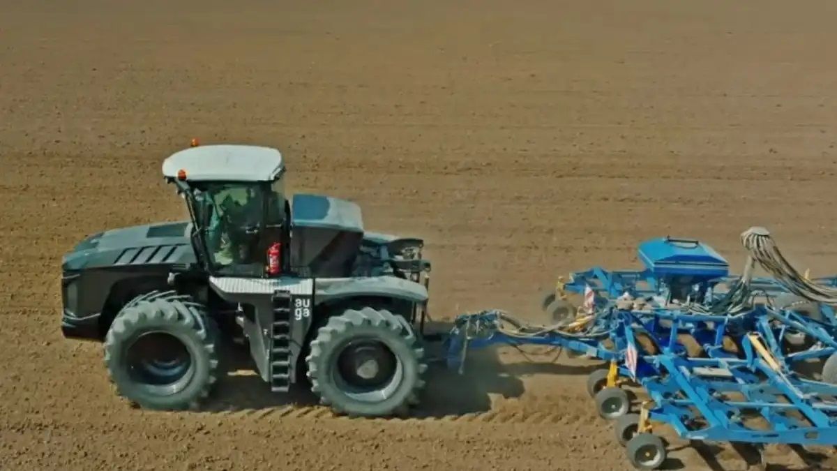 Инновационный литовский трактор Auga вышел в поле - agroexpert.md