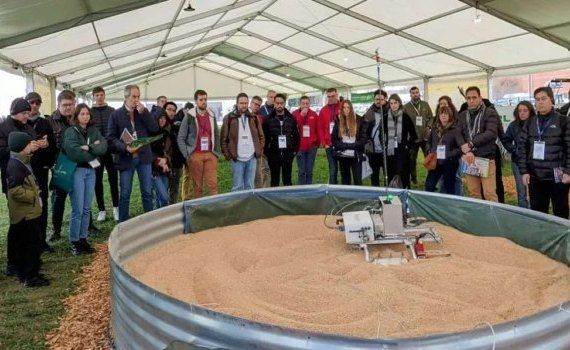 Качество зерна в силосах под контролем робота Crover - agroexpert.md