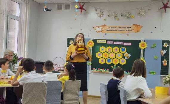 Albinele au devenit prietenii elevilor din Ialoveni - agroexpert.md