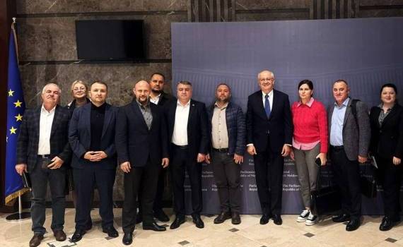 mediul asociativ cu noul premier