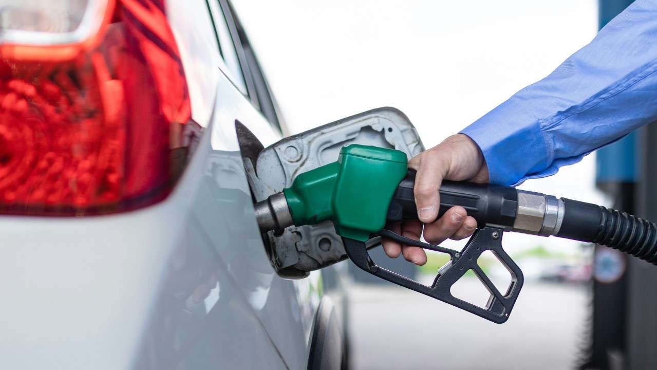 Petrolul mai ieftin aduce prețuri mai mici la pompă. Cât vor costa carburanții  - agroexpert.md