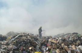 Pompierii luptă de 12 ore cu incendiul din Orhei - agroexpert.md