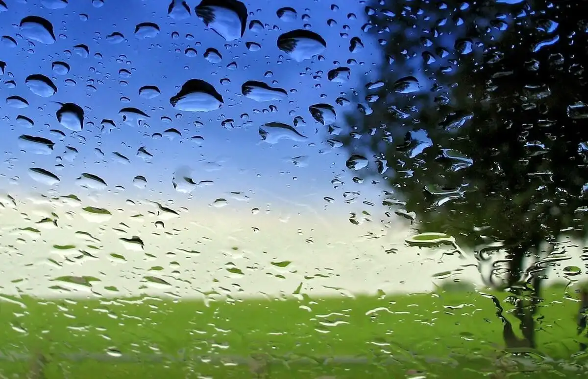 Prognoza meteo: Ploi cu descărcări electrice în cea mai mare parte a țării