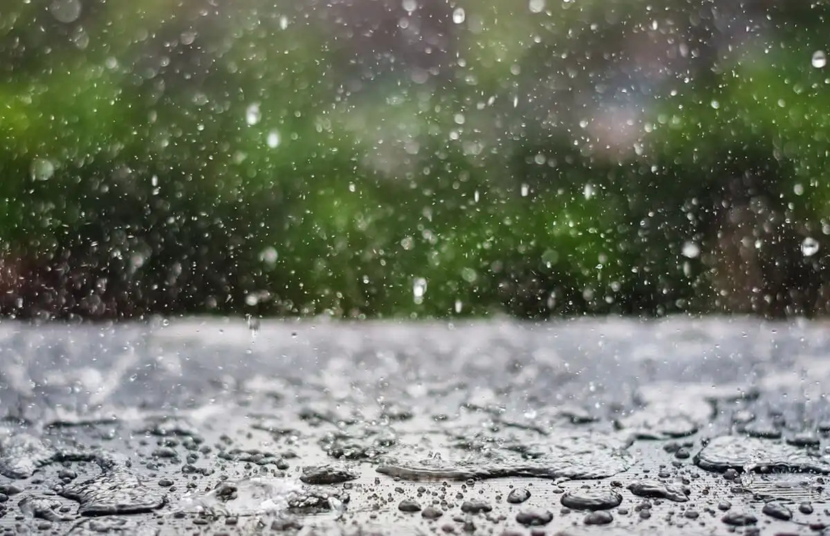 De la vreme frumoasă la averse cu descărcări electrice. Prognoza meteo pentru weekend