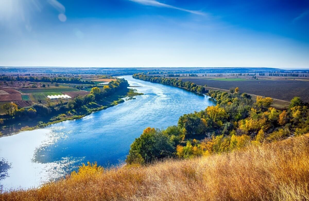 Кишинев северный. Река Днестр Приднестровье. Молдавия Днестр. Молдавия река Днестр. Неман Буг Днестр.