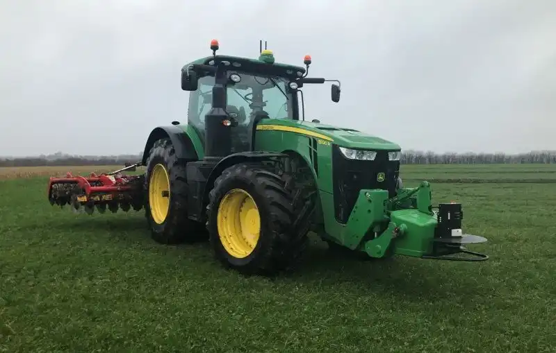 John Deere выпускает автономный трактор