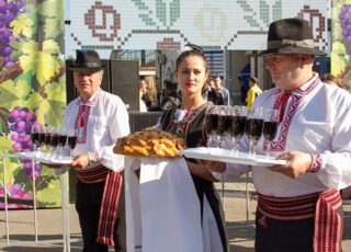 Национальный день вина обходится нам в 3 миллиона леев. Сколько денег он мог бы принести экономике