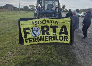 Fermierii din Basarabeasca protestează cu tehnica agricolă lângă Abaclia