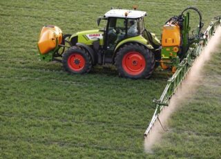 Prețul simplificării: UE riscă să priveze agricultorii de instrumentele necesare pentru protejarea recoltelor